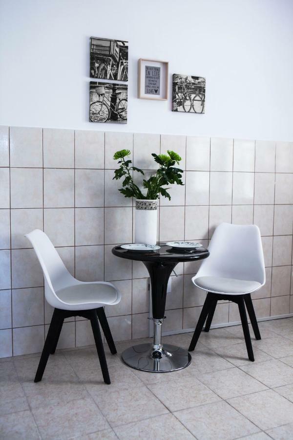 Best Located Executive Apartment In Maroussi. Athen Exterior foto